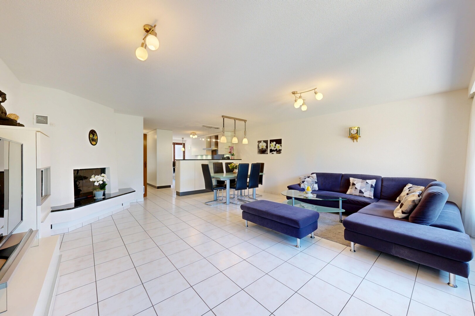 wohnzimmer mit gipskartonwand, drywall, inside property, fliesenboden, und tile floor