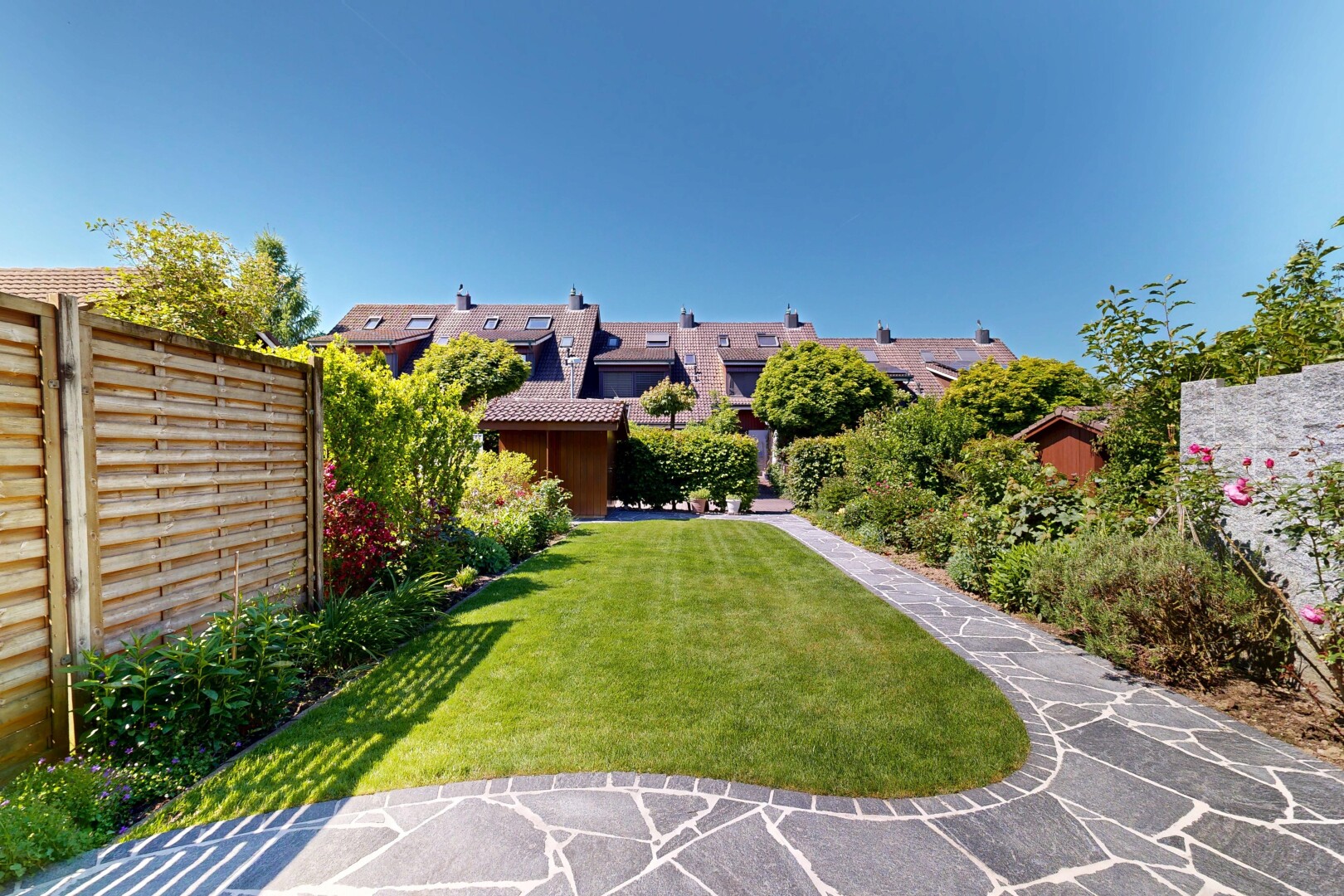 garten mit rasen, day time, property visible, und zaun