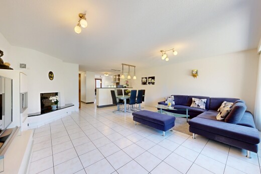 wohnzimmer mit gipskartonwand, drywall, inside property, fliesenboden, und tile floor