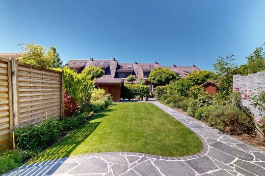 garten mit rasen, day time, property visible, und zaun