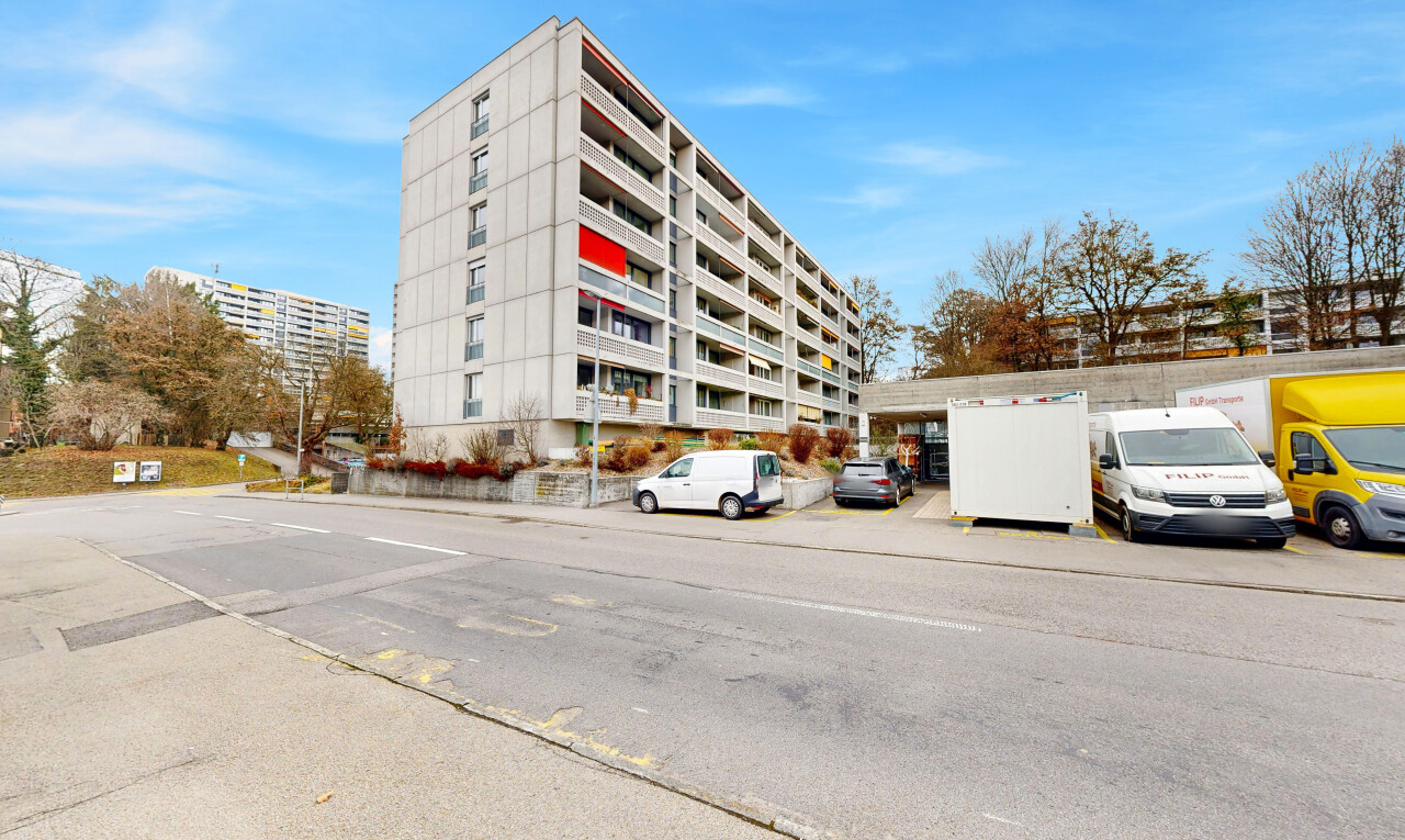 view of apartment building / complex