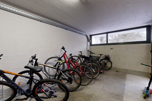 fitnessstudio mit concrete block wall, garage, inside community, concrete floor, und natural light