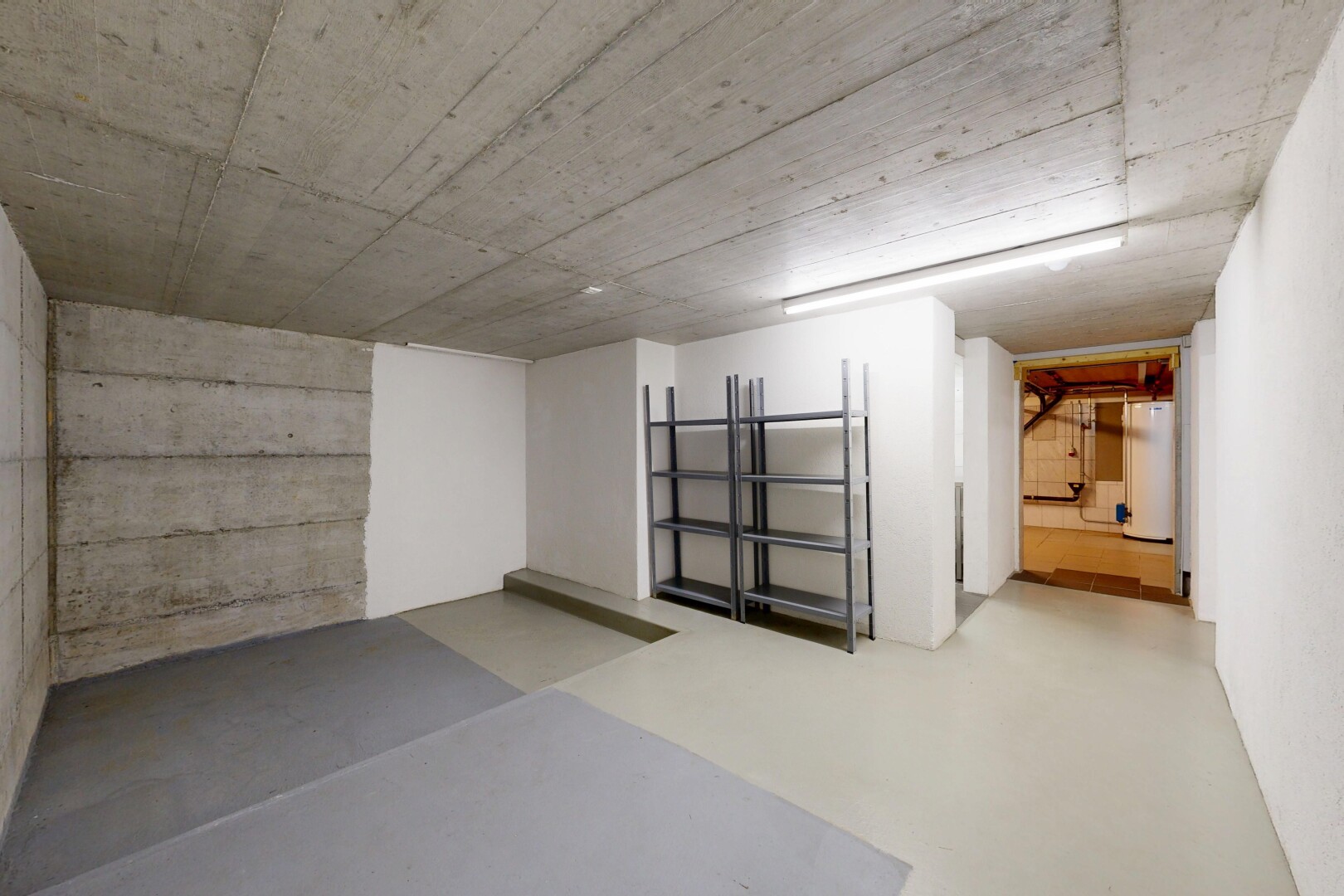 leerer raum mit concrete ceiling, betondecke, finished concrete floor, keller, und concrete floor