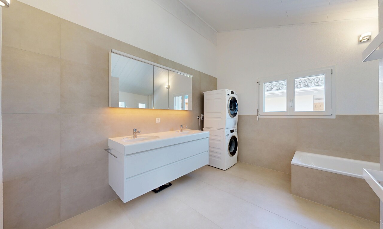 bad mit doppelwaschtisch, bad, komplettes badezimmer, tile wall, und fliesenwand