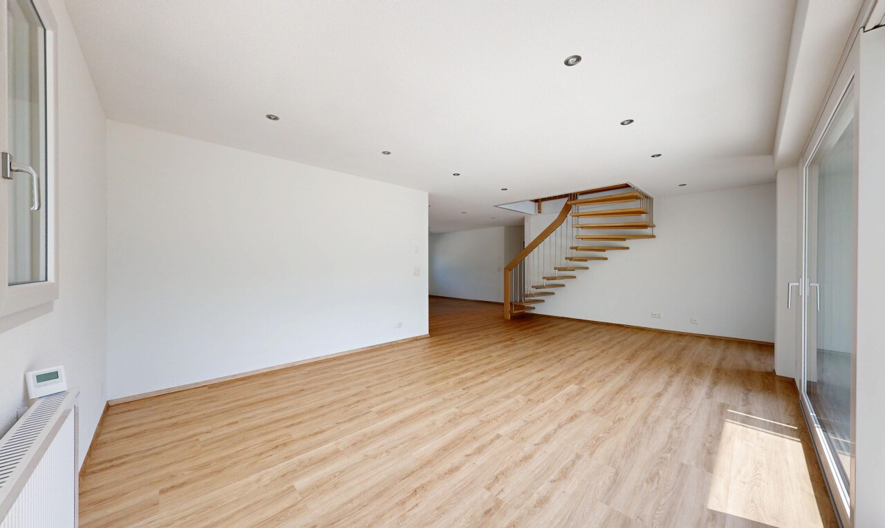 leerer raum mit drywall, gipskartonwand, einbauleuchten, treppen, und wood finish floor