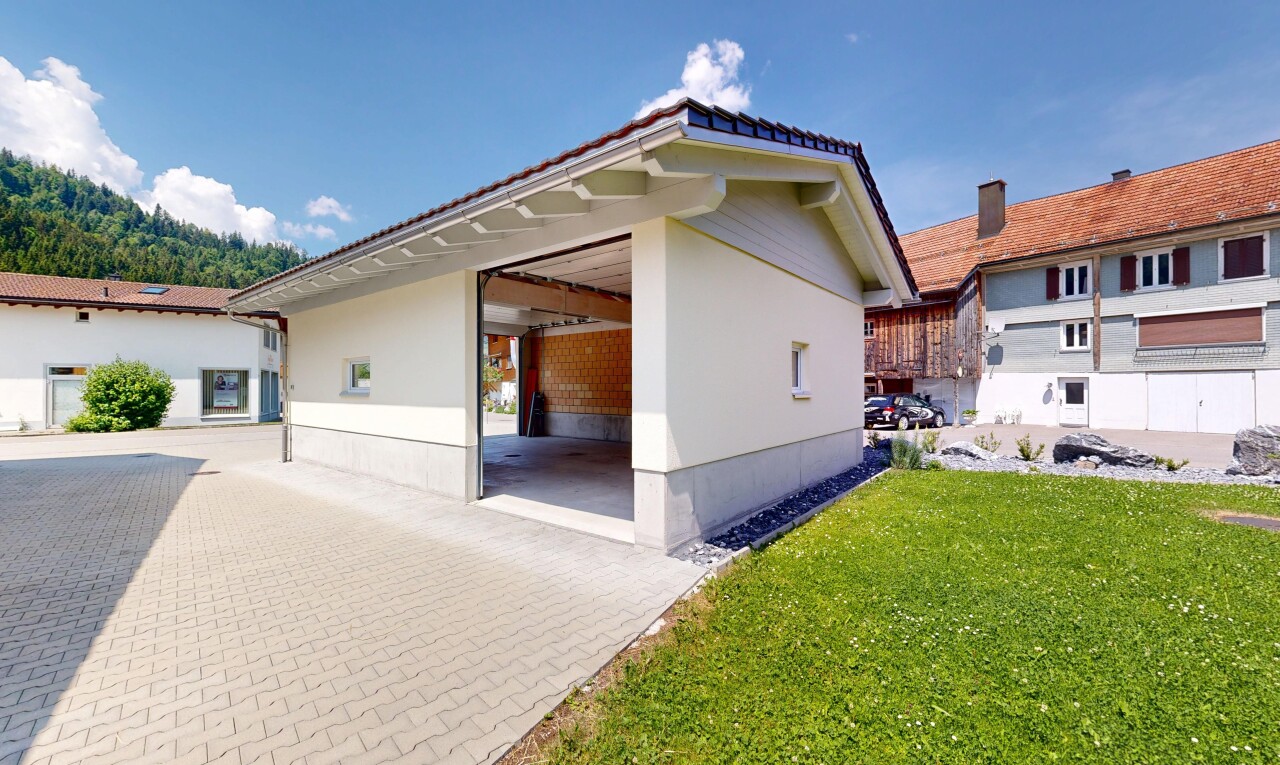 außenansicht mit rasen, ziegeldach, day time, und property visible