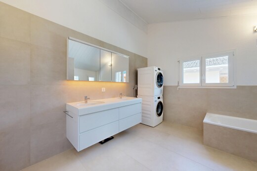 bad mit doppelwaschtisch, bad, komplettes badezimmer, tile wall, und fliesenwand