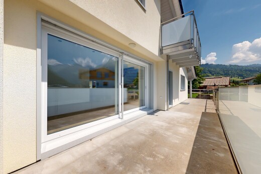 terrasse mit day time und balkon