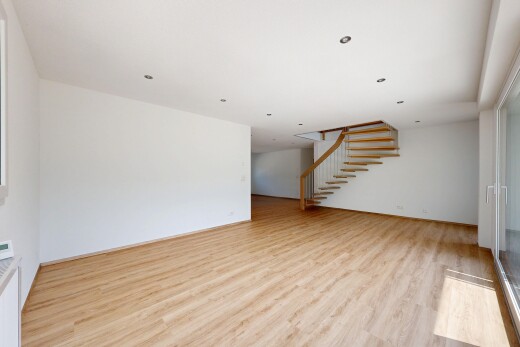 leerer raum mit drywall, gipskartonwand, einbauleuchten, treppen, und wood finish floor