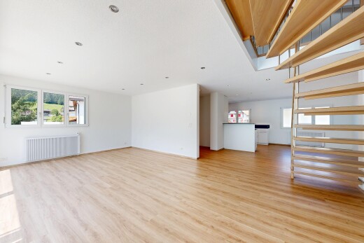 leerer raum mit drywall, gipskartonwand, wood finish floor, holzfußboden, und natürliches licht