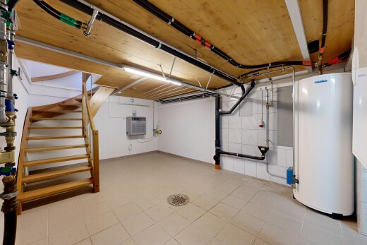 treppe mit wasserkocher, keller, treppen, inside property, und drywall