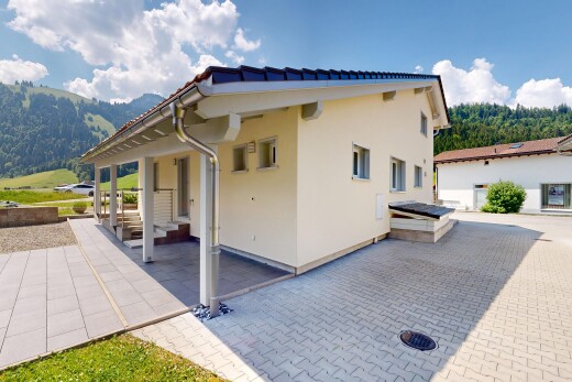 außenansicht mit ziegeldach, stuckverkleidung, day time, mountain view, und blick auf die berge