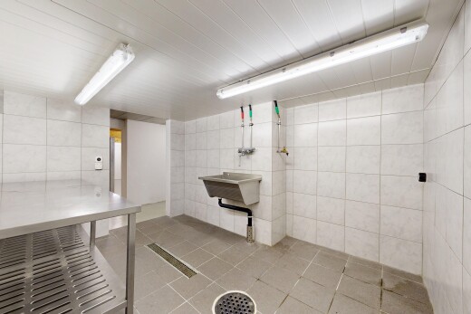 bad mit tile wall, fliesenwand, tile floor, fliesenboden, und inside property