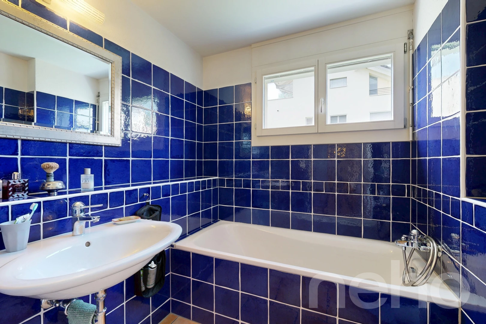 bathroom with tile walls and tiled shower / bath combo