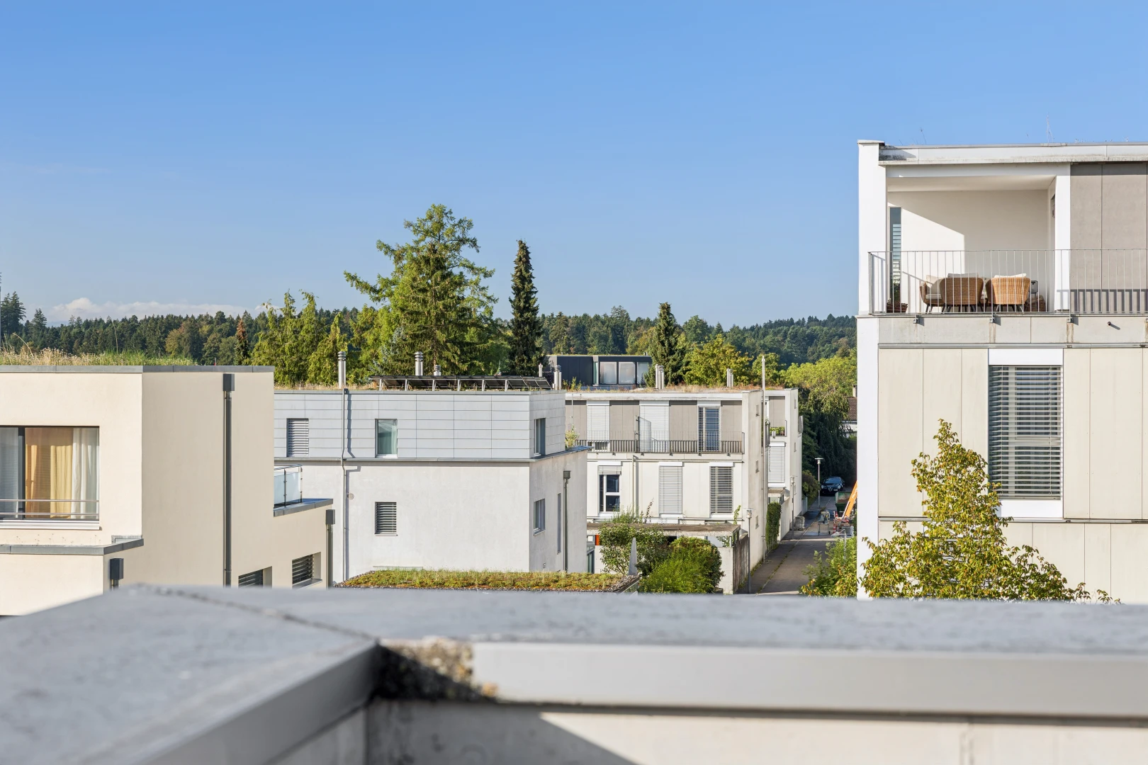 außenansicht mit balkon, view focus, from property, und day time