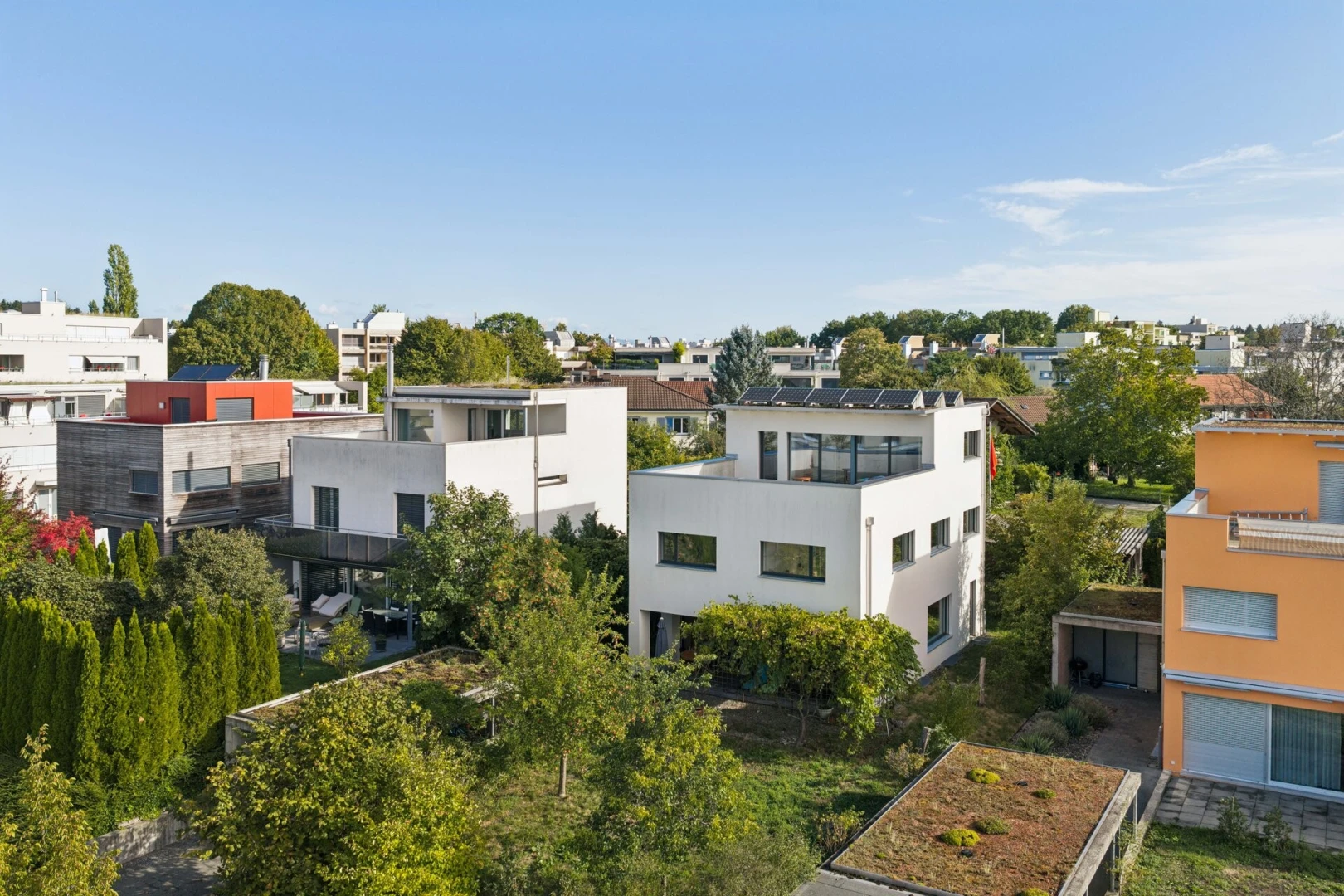 außenansicht mit day time und drone view