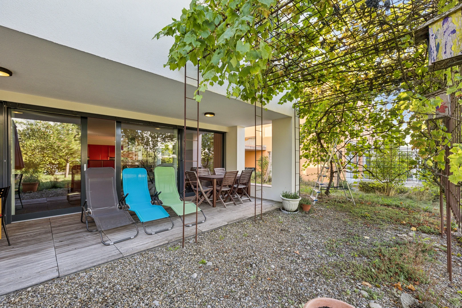 terrasse mit from property, property visible, und essbereich im freien