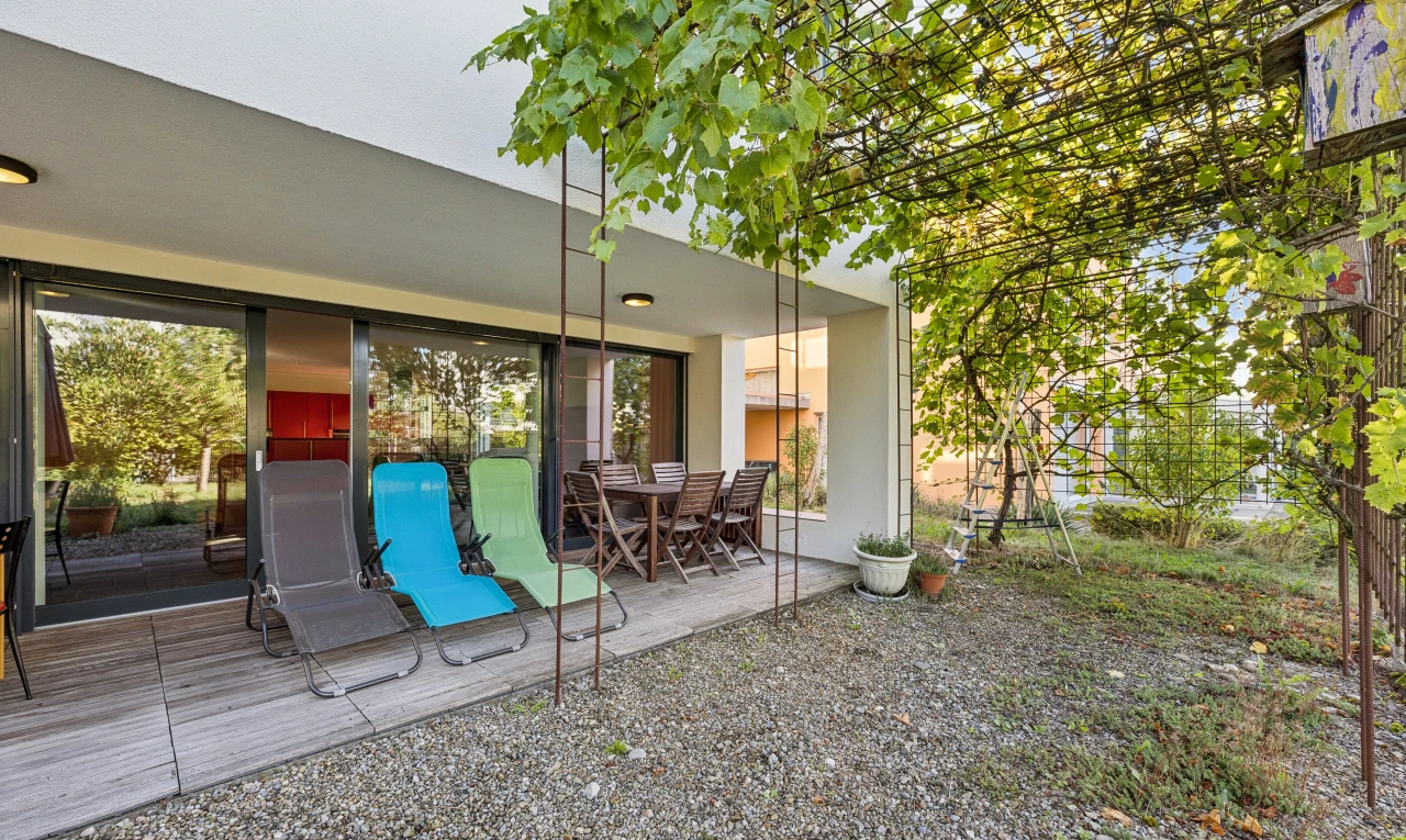 terrasse mit from property, property visible, und essbereich im freien