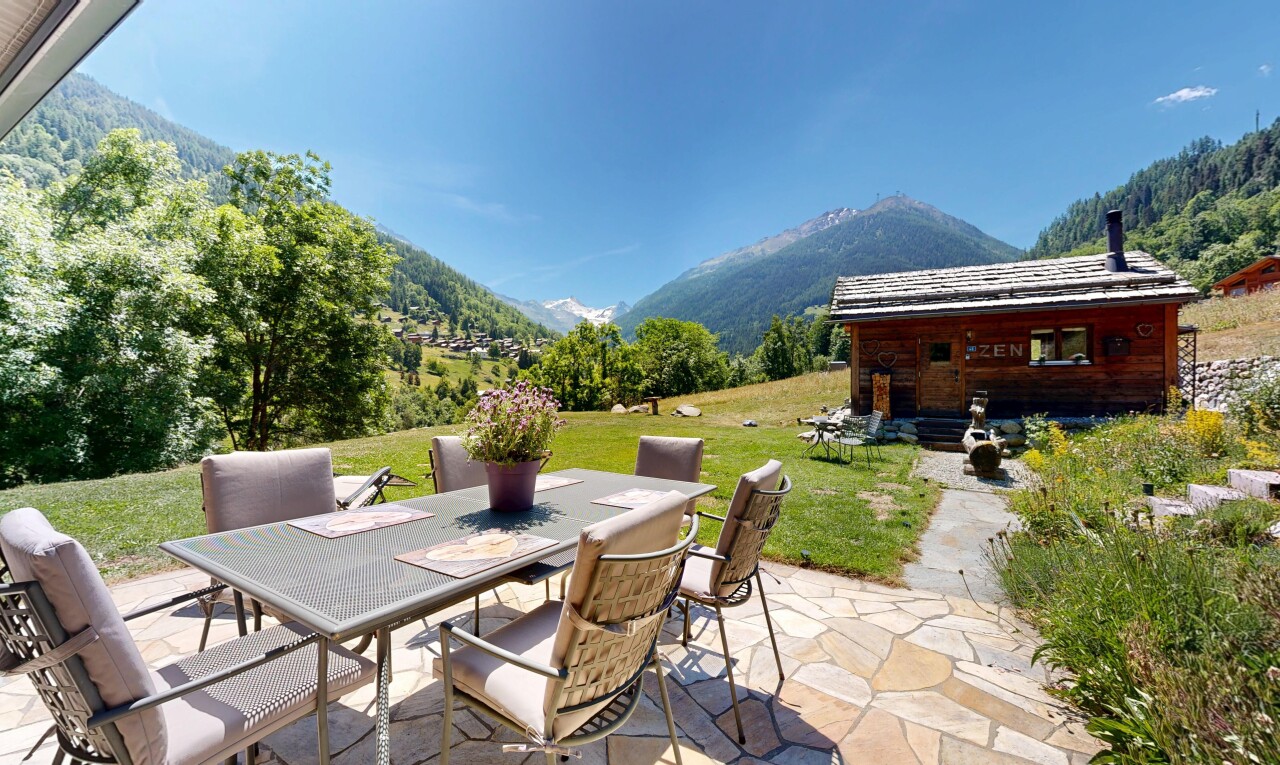 terrasse avec from property, coin repas extérieur, vue sur la montagne, mountain view, et terrasse