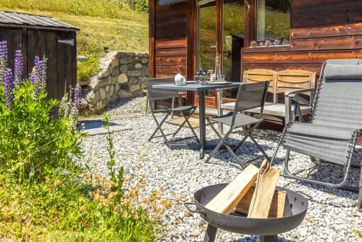 terrasse avec from property et coin repas extérieur