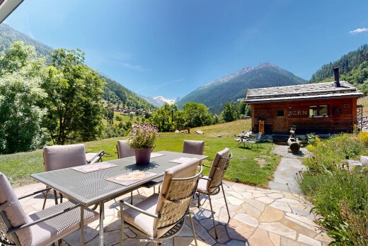 terrasse avec from property, coin repas extérieur, vue sur la montagne, mountain view, et terrasse