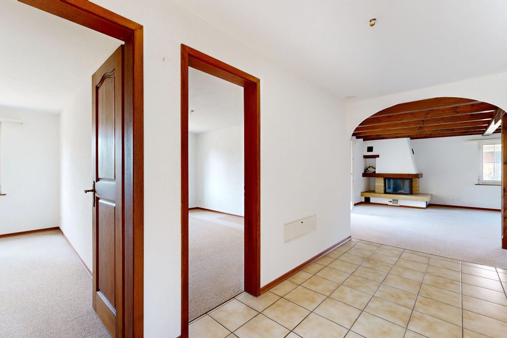 halle / korridor mit carpet, teppich, drywall, gipskartonwand, und light floor