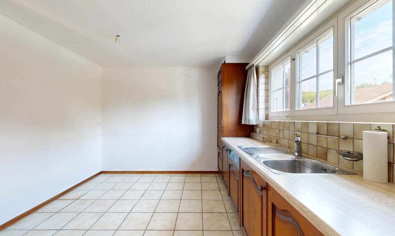 küche mit küchenrückwand beim herd, küchenrückwand beim Herd, light floor, light countertops, und arbeitsplatten