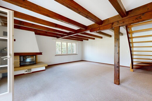 wohnzimmer mit beamed ceiling, balkendecke, high end ceiling, drywall, und gipskartonwand