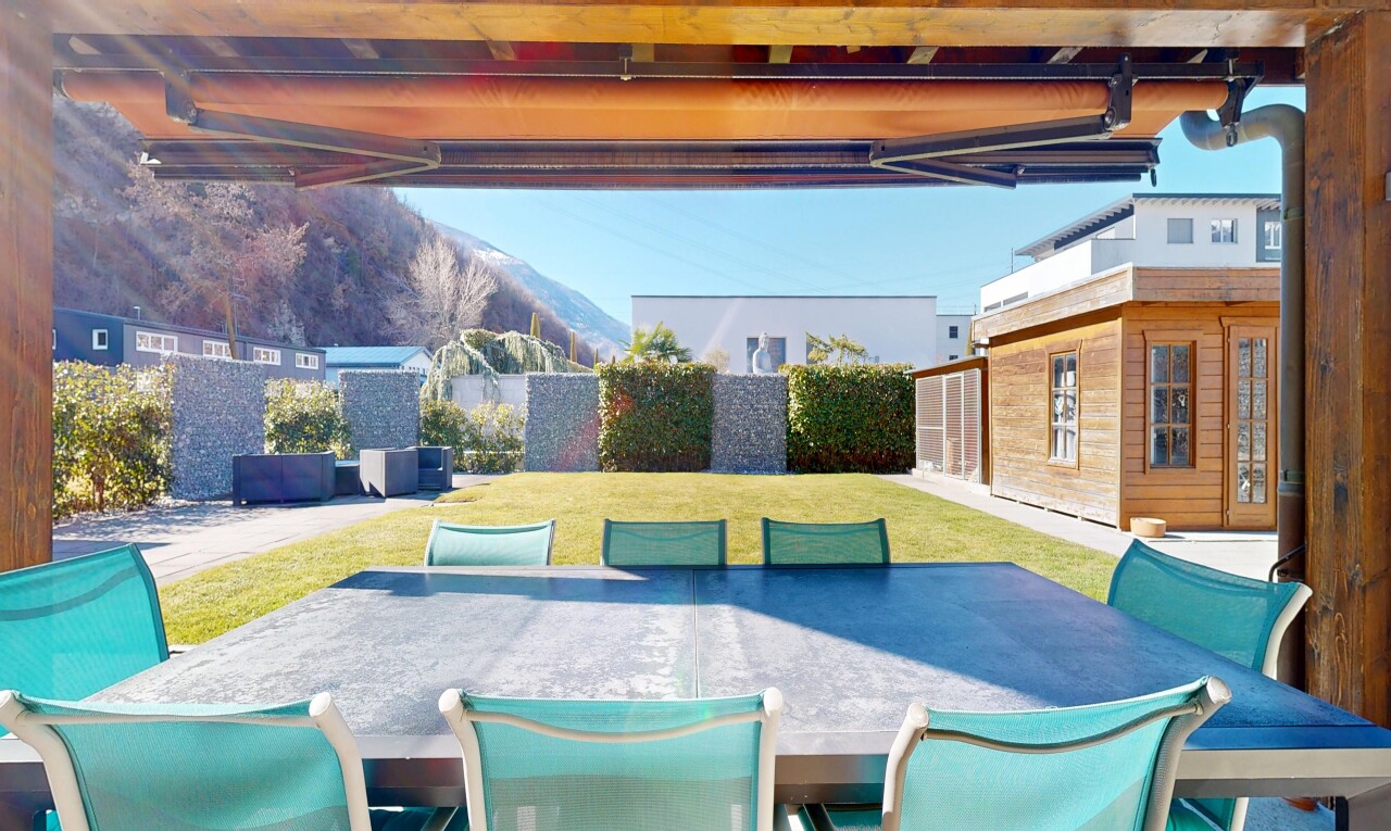 terrasse mit terrasse, day time, rasen, essbereich im freien, und mountain view