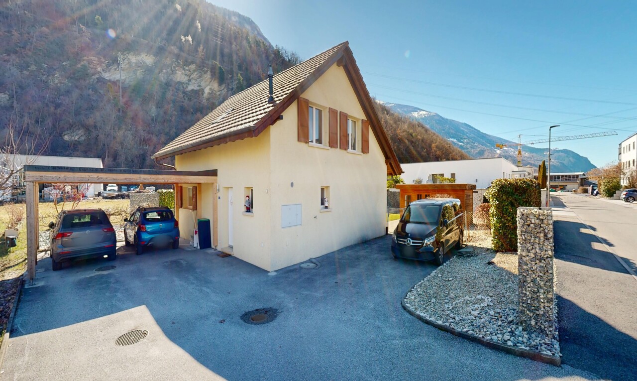 außenansicht mit blick auf die berge, mountain view, stuckverkleidung, day time, und from property