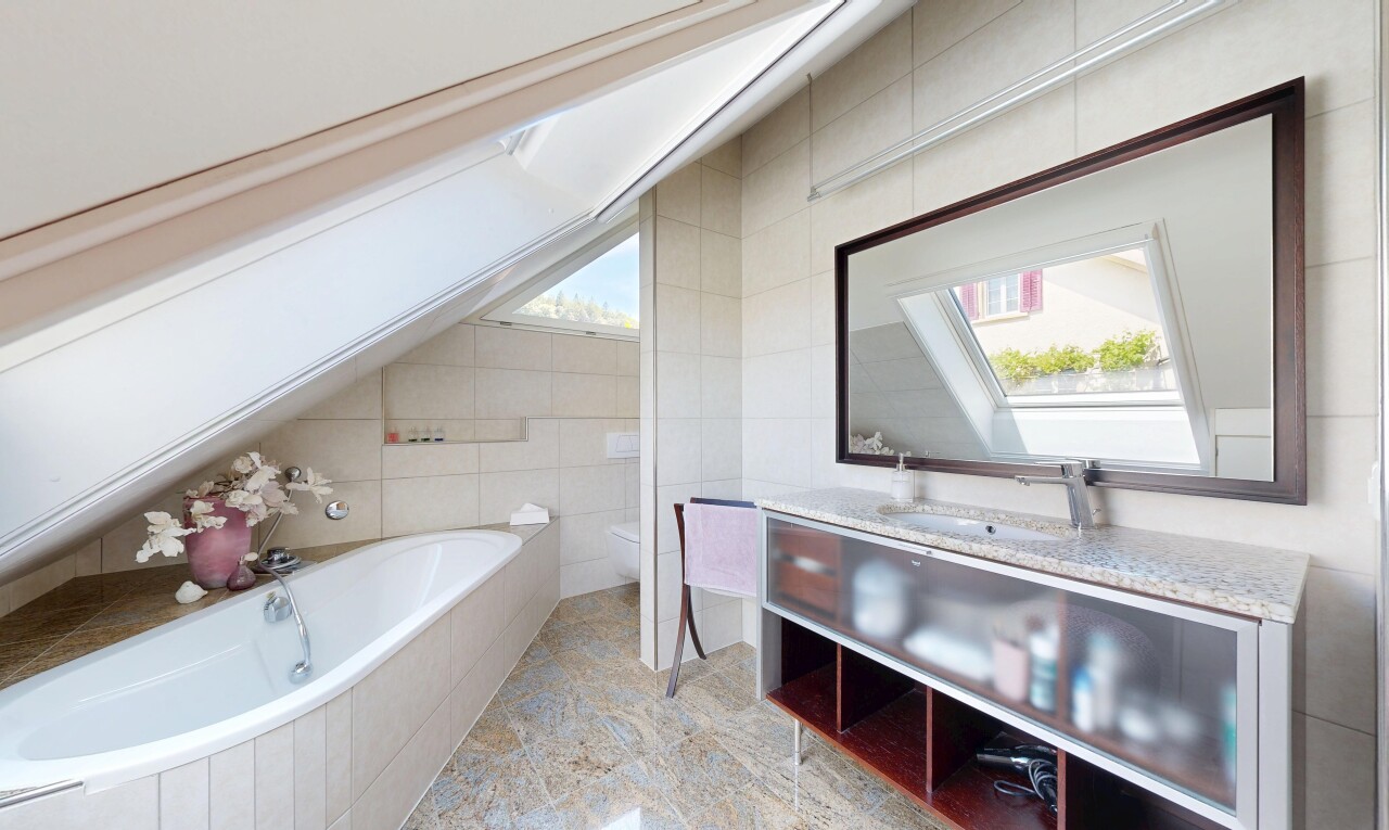 bad mit fliesenwand, tile wall, komplettes badezimmer, bad, und schminktisch