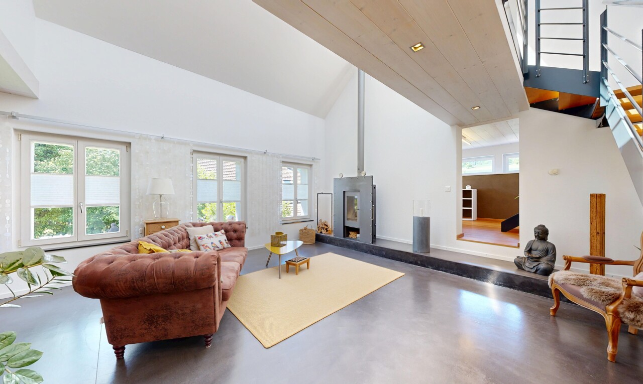 wohnzimmer mit finished concrete floor, concrete floor, betonboden, high ceiling, und hohe decke