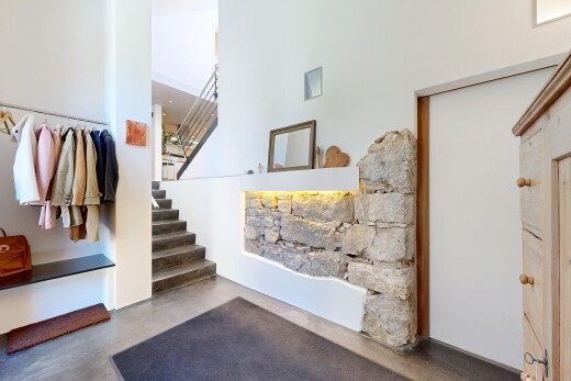treppe mit concrete floor, betonboden, drywall, gipskartonwand, und treppen
