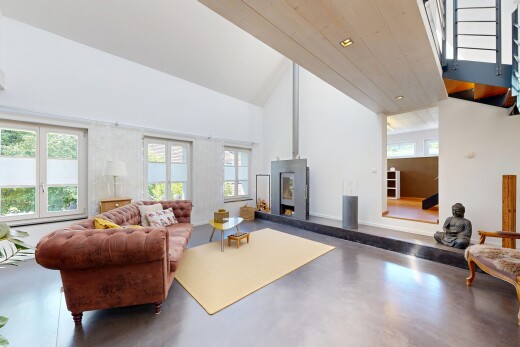 wohnzimmer mit finished concrete floor, concrete floor, betonboden, high ceiling, und hohe decke