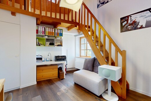 salon avec inside property, escaliers, sol en finition bois, wood finish floor, et dark floor