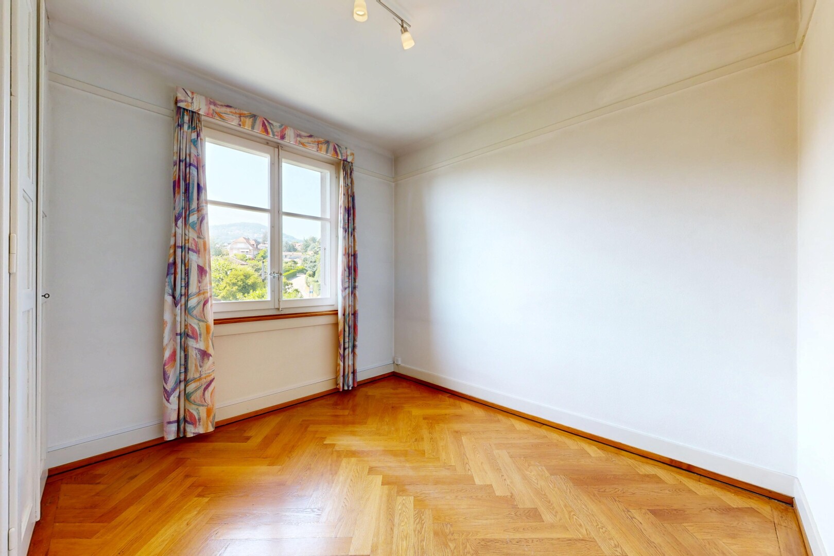 leerer raum mit gipskartonwand, drywall, parquet floor, holzfußboden, und wood finish floor