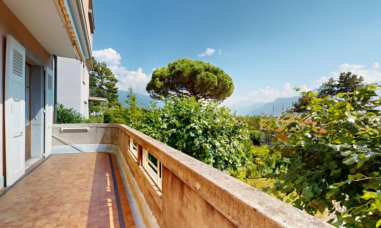 balkon mit balkon, from property, und day time