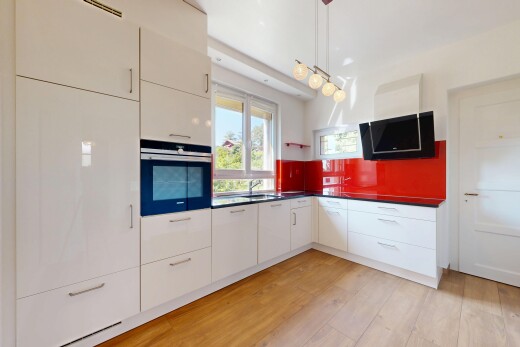 küche mit ofen, light floor, arbeitsplatten, dark countertops, und inside property