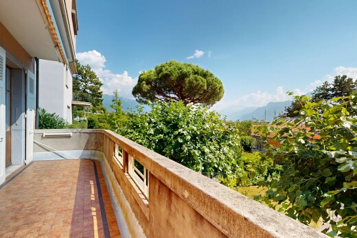 balkon mit balkon, from property, und day time