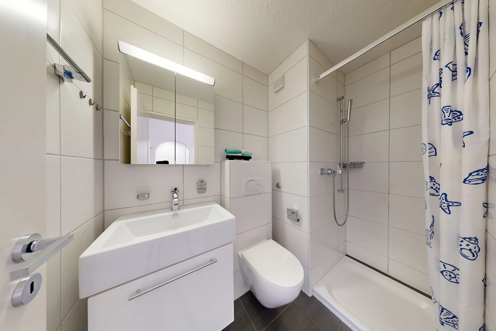 bad mit komplettes badezimmer, dusche, schminktisch, tile wall, und fliesenwand
