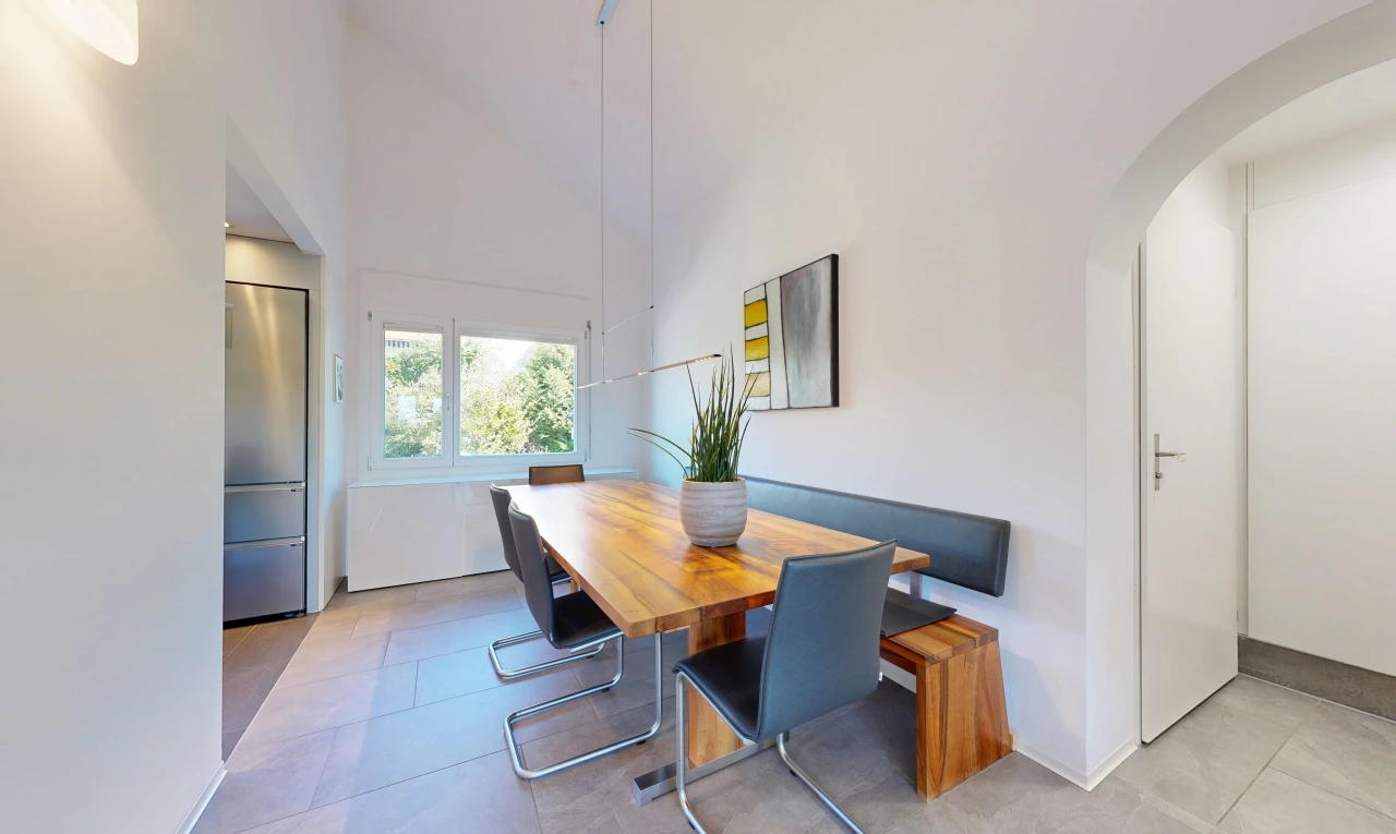 esszimmer mit gewölbte gehwege, high ceiling, hohe decke, drywall, und gipskartonwand