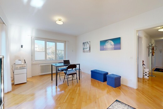 esszimmer mit kühler, holzfußboden, wood finish floor, gipskartonwand, und drywall