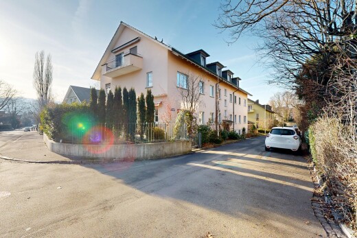 außenansicht mit stuckverkleidung und day time