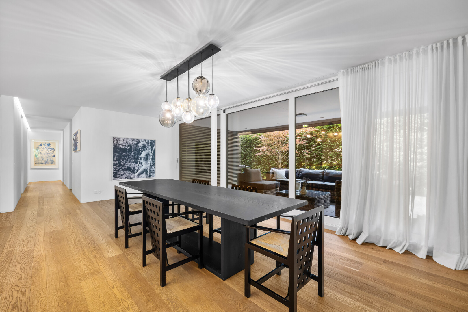 esszimmer mit holzfußboden, wood finish floor, inside property, gipskartonwand, und drywall