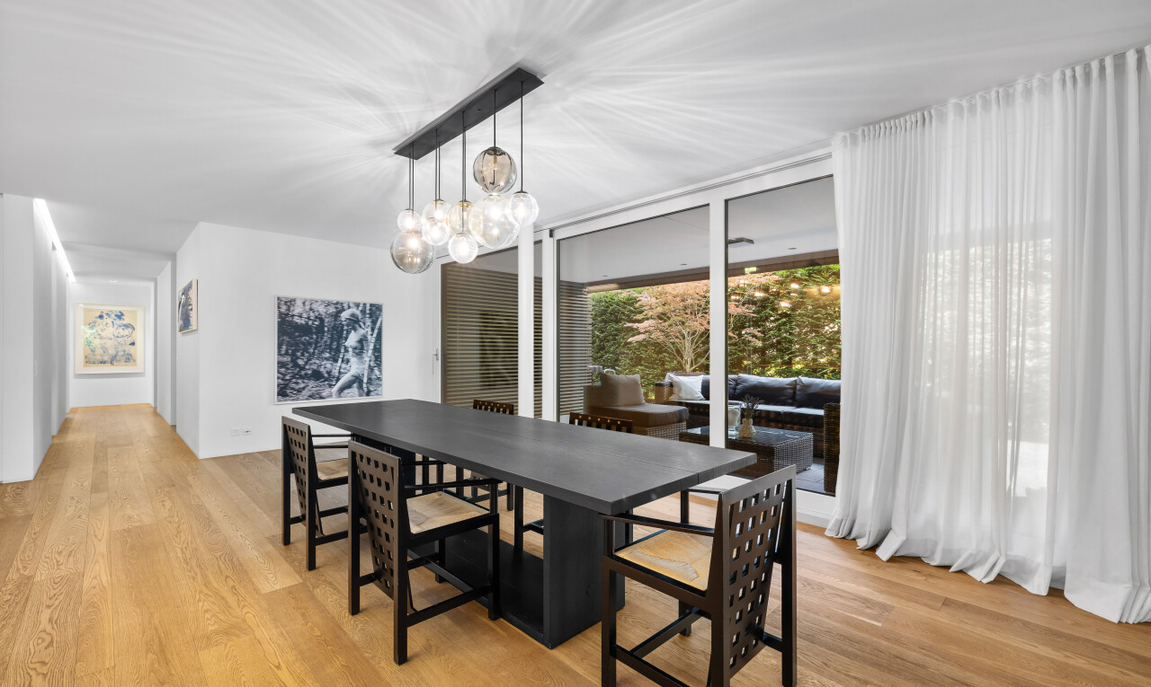 esszimmer mit holzfußboden, wood finish floor, inside property, gipskartonwand, und drywall