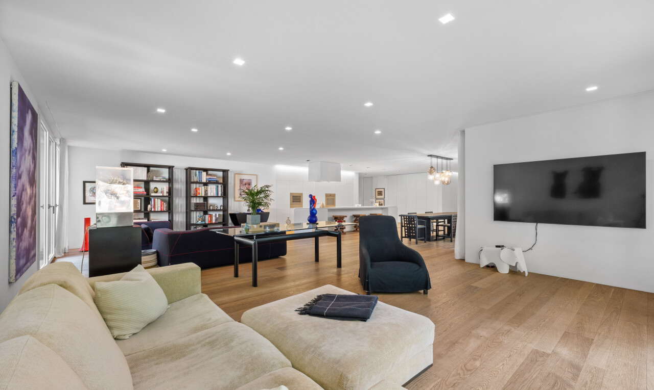 wohnzimmer mit holzfußboden, wood finish floor, inside property, gipskartonwand, und drywall