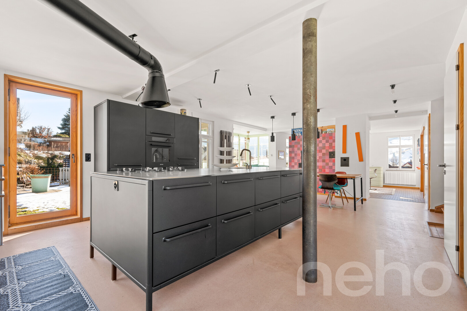 küche mit natural light, natürliches licht, light countertops, arbeitsplatten, und inside property