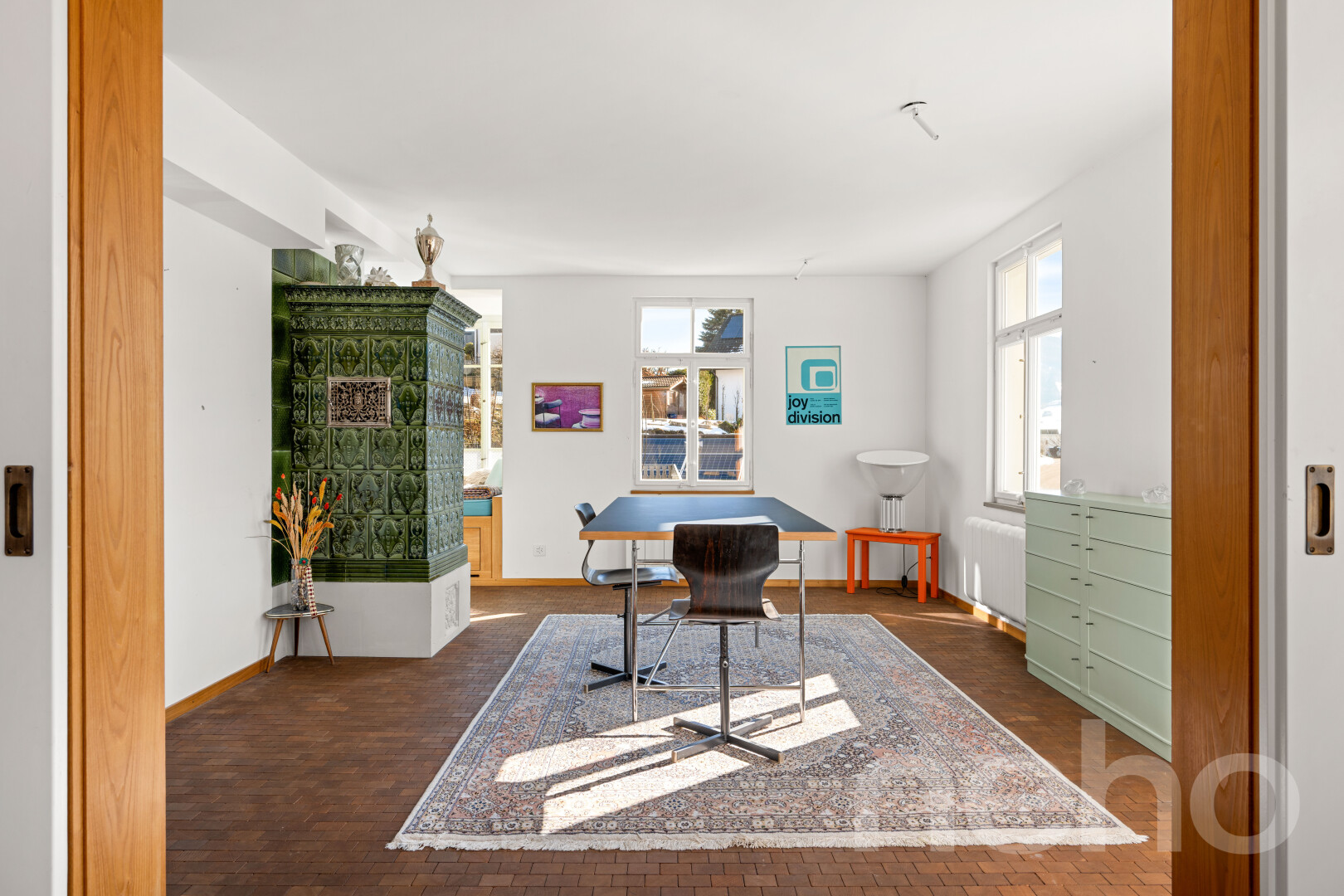 büro mit inside property, holzfußboden, wood finish floor, gipskartonwand, und drywall