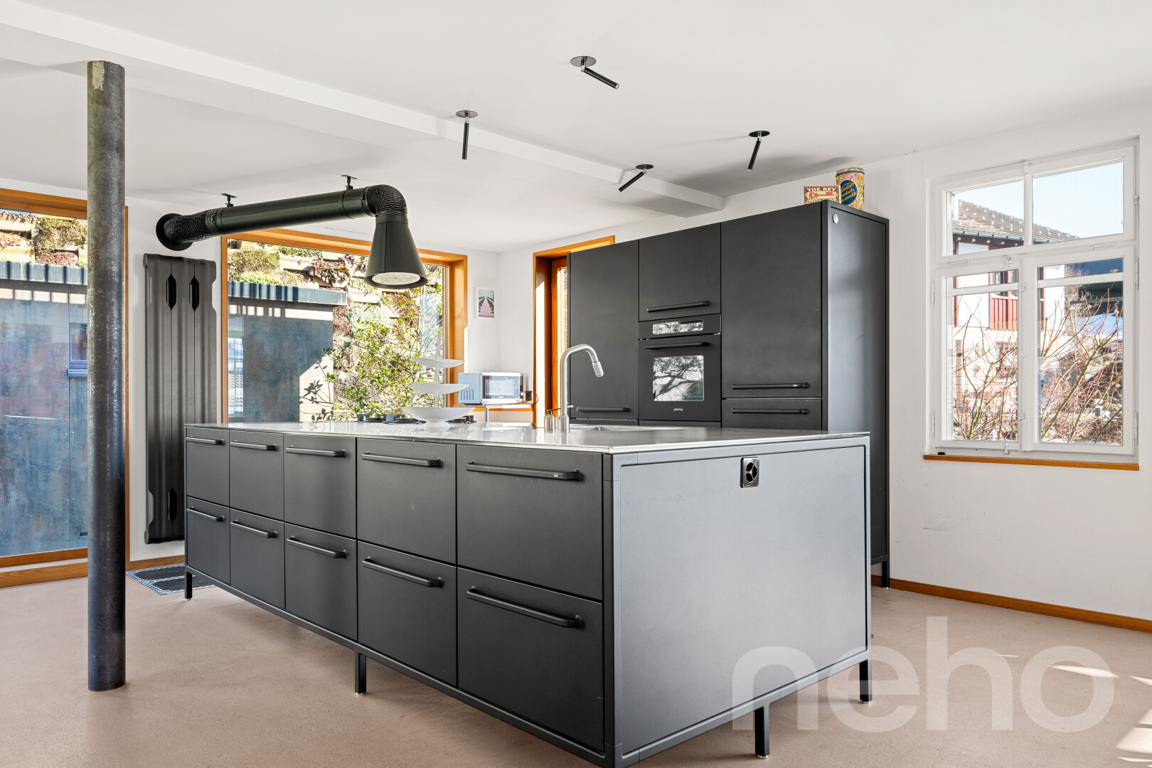 küche mit kitchen island, kücheninsel, drywall, gipskartonwand, und natural light