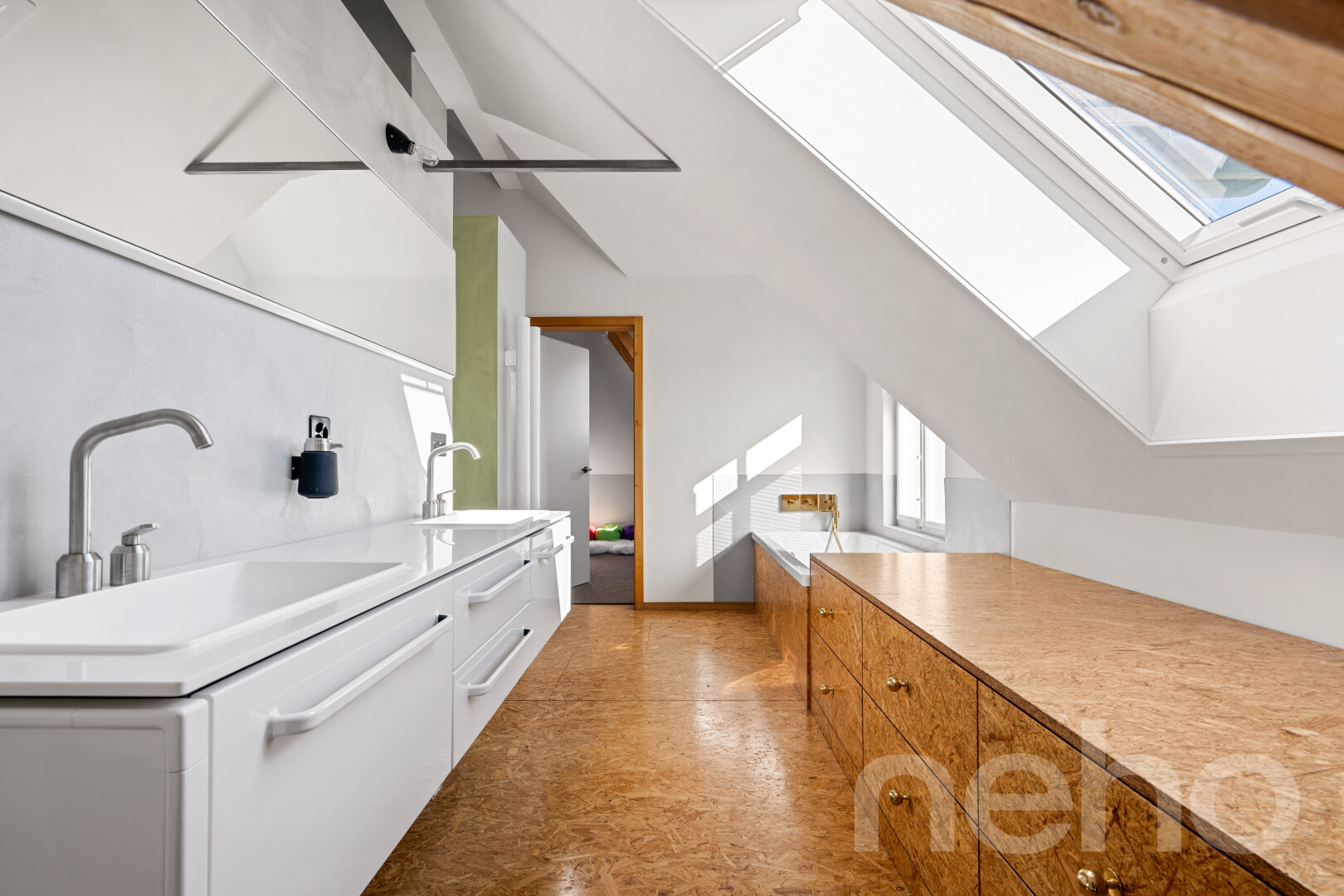 küche mit white cabinets, weiße schränke, dachschräge, vaulted ceiling, und light countertops